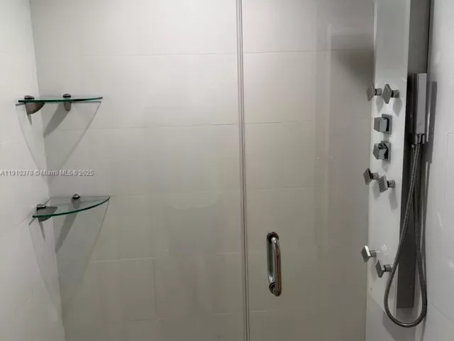 2-bedroom condo for sale in Sunny Isles Beach - 17150 N Bay Rd 2102 - MondialRealty