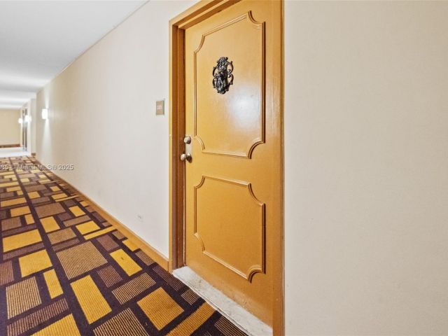 2-bedroom condo for sale in Sunny Isles Beach - 231 174th ST 320 - MondialRealty