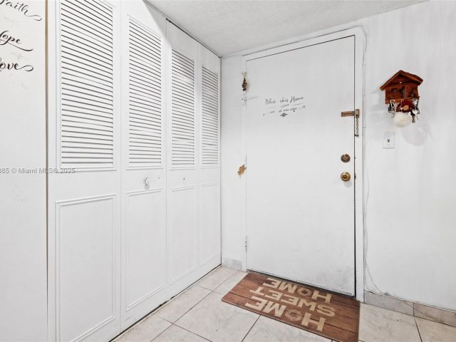 2-bedroom condo for sale in Sunny Isles Beach - 231 174th ST 320 - MondialRealty