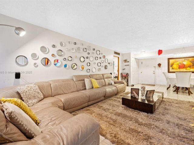 2-bedroom condo for sale in Sunny Isles Beach - 231 174th ST 320 - MondialRealty