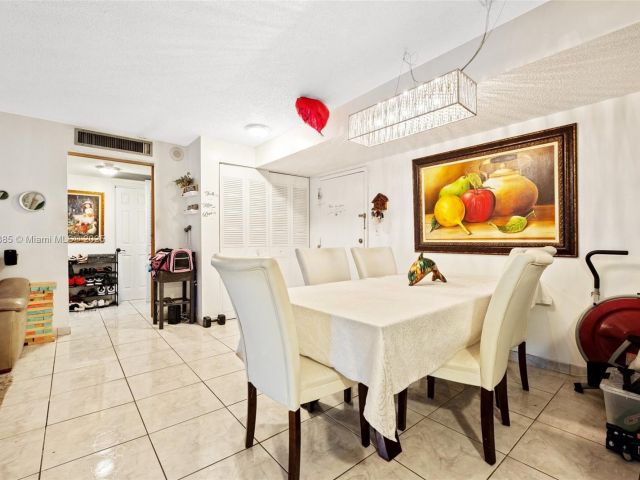 2-bedroom condo for sale in Sunny Isles Beach - 231 174th ST 320 - MondialRealty