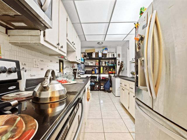 2-bedroom condo for sale in Sunny Isles Beach - 231 174th ST 320 - MondialRealty