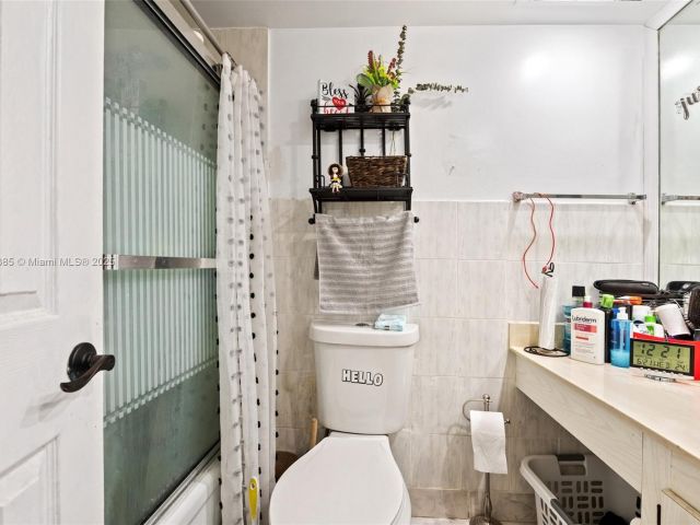 2-bedroom condo for sale in Sunny Isles Beach - 231 174th ST 320 - MondialRealty