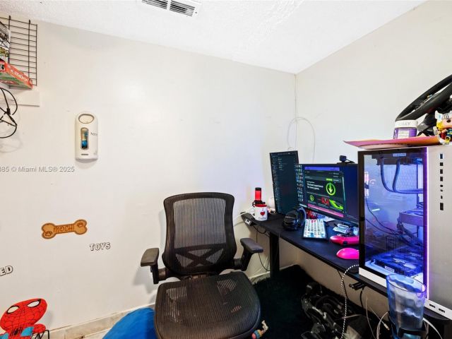 2-bedroom condo for sale in Sunny Isles Beach - 231 174th ST 320 - MondialRealty