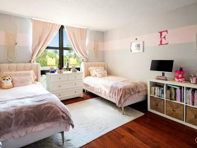 3-bedroom condo for sale in Key Biscayne - 1111 Crandon Blvd C205 - MondialRealty