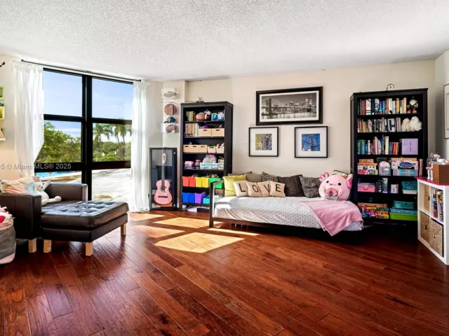3-bedroom condo for sale in Key Biscayne - 1111 Crandon Blvd C205 - MondialRealty