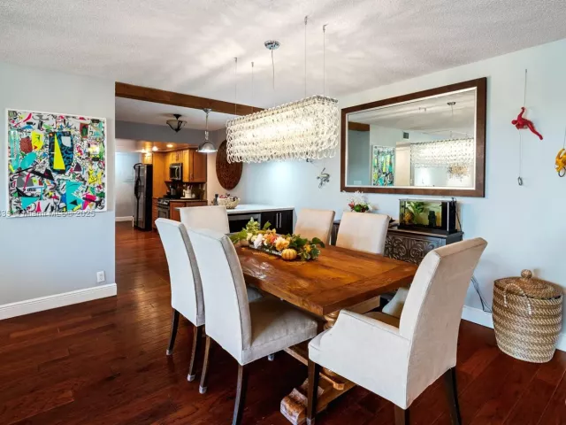 3-bedroom condo for sale in Key Biscayne - 1111 Crandon Blvd C205 - MondialRealty