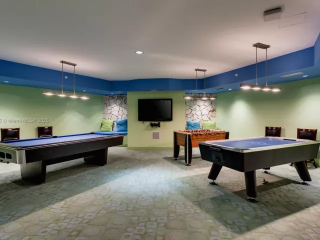 3-bedroom condo for sale in Key Biscayne - 1111 Crandon Blvd C205 - MondialRealty