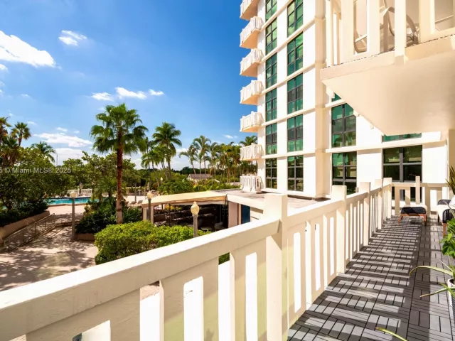 3-bedroom condo for sale in Key Biscayne - 1111 Crandon Blvd C205 - MondialRealty