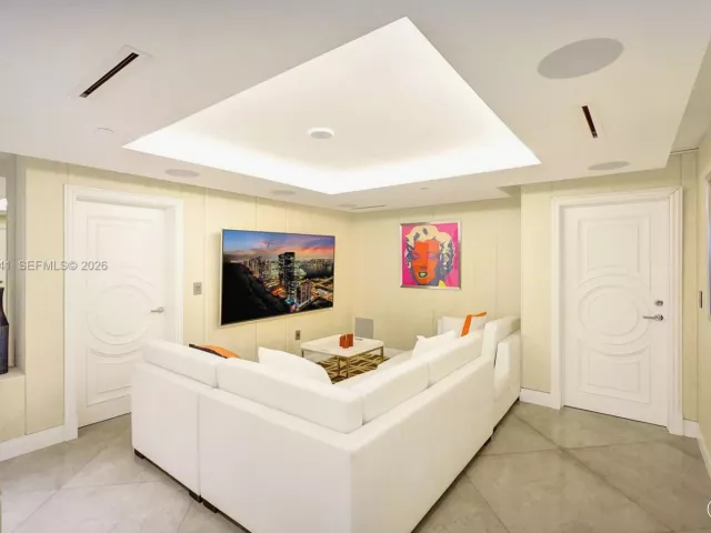 3-bedroom condo for sale in Miami - 900 Biscayne Blvd 6107 - MondialRealty