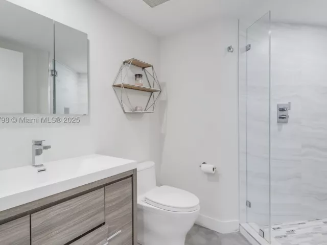 3-bedroom condo for sale in Aventura - 3370 Hidden Bay Dr 303 - MondialRealty