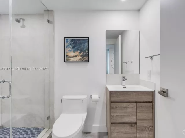3-bedroom condo for sale in Aventura - 3370 Hidden Bay Dr 303 - MondialRealty