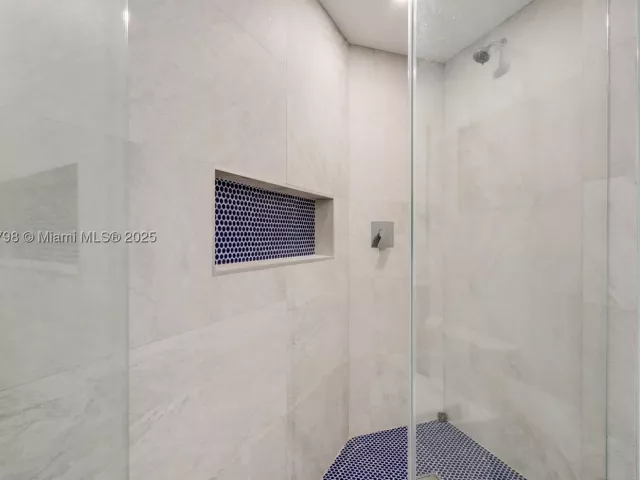 3-bedroom condo for sale in Aventura - 3370 Hidden Bay Dr 303 - MondialRealty