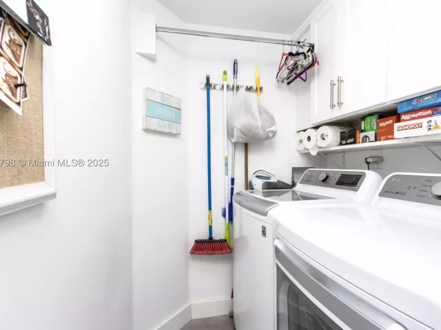 3-bedroom condo for sale in Aventura - 3370 Hidden Bay Dr 303 - MondialRealty