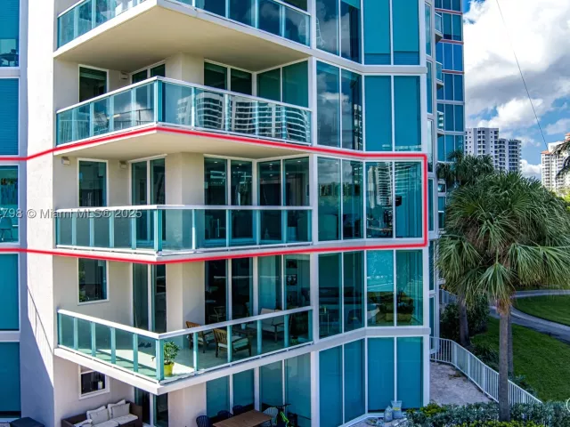 3-bedroom condo for sale in Aventura - 3370 Hidden Bay Dr 303 - MondialRealty