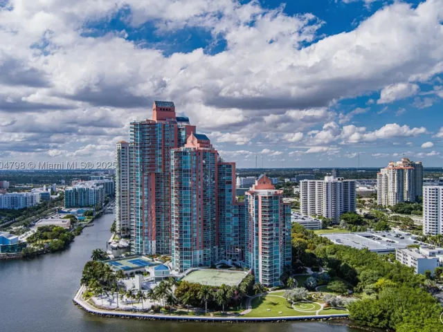 3-bedroom condo for sale in Aventura - 3370 Hidden Bay Dr 303 - MondialRealty