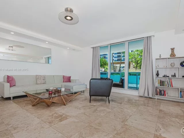 2-bedroom condo for rent in Miami Beach - 2301 Collins Ave 310 - MondialRealty