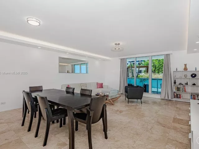 2-bedroom condo for rent in Miami Beach - 2301 Collins Ave 310 - MondialRealty