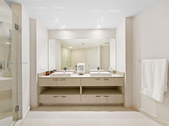 Apartment for rent  Unit #3001 - photo 6759317