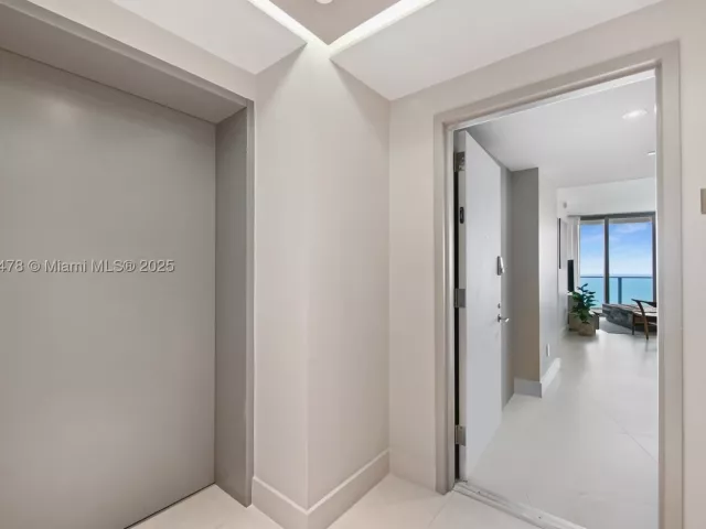3-bedroom condo for rent in Hollywood - 4111 S Ocean Dr 3001 - MondialRealty