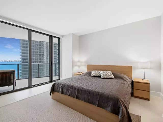 3-bedroom condo for rent in Hollywood - 4111 S Ocean Dr 3001 - MondialRealty