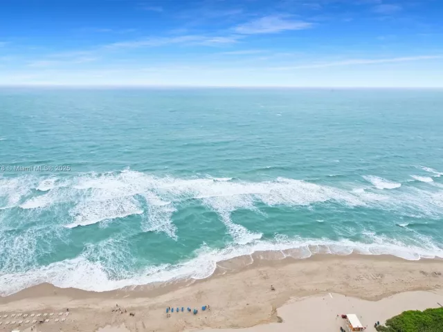 3-bedroom condo for rent in Hollywood - 4111 S Ocean Dr 3001 - MondialRealty