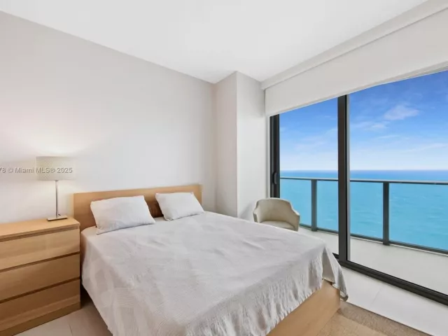 3-bedroom condo for rent in Hollywood - 4111 S Ocean Dr 3001 - MondialRealty