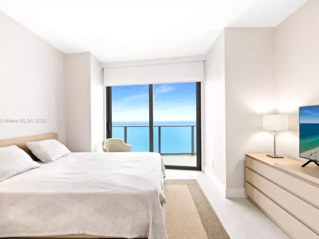 3-bedroom condo for rent in Hollywood - 4111 S Ocean Dr 3001 - MondialRealty