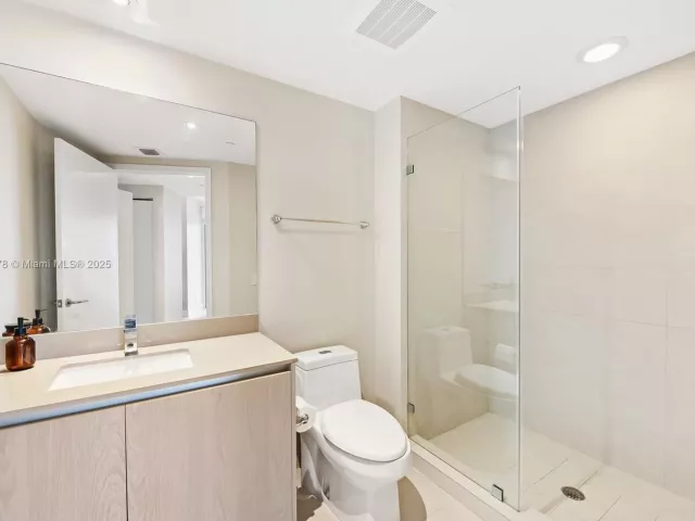 3-bedroom condo for rent in Hollywood - 4111 S Ocean Dr 3001 - MondialRealty
