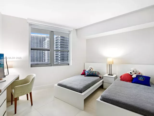 3-bedroom condo for rent in Hollywood - 4111 S Ocean Dr 3001 - MondialRealty