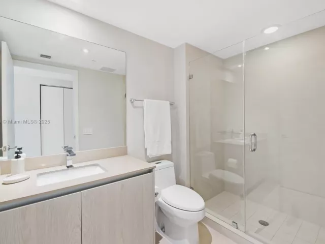 3-bedroom condo for rent in Hollywood - 4111 S Ocean Dr 3001 - MondialRealty