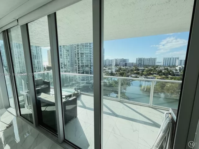 3-bedroom condo for sale in Sunny Isles Beach - 330 Sunny Isles Blvd 5-1008 - MondialRealty