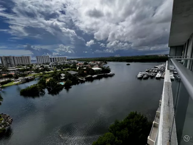 3-bedroom condo for sale in Sunny Isles Beach - 330 Sunny Isles Blvd 5-1008 - MondialRealty