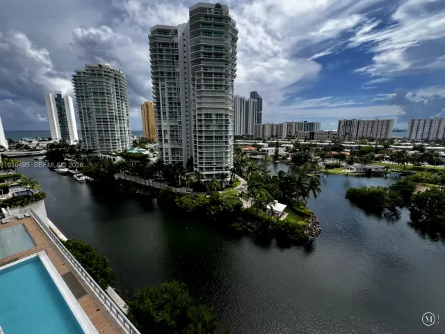 3-bedroom condo for sale in Sunny Isles Beach - 330 Sunny Isles Blvd 5-1008 - MondialRealty