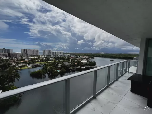 3-bedroom condo for sale in Sunny Isles Beach - 330 Sunny Isles Blvd 5-1008 - MondialRealty