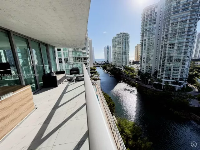 3-bedroom condo for sale in Sunny Isles Beach - 330 Sunny Isles Blvd 5-1008 - MondialRealty