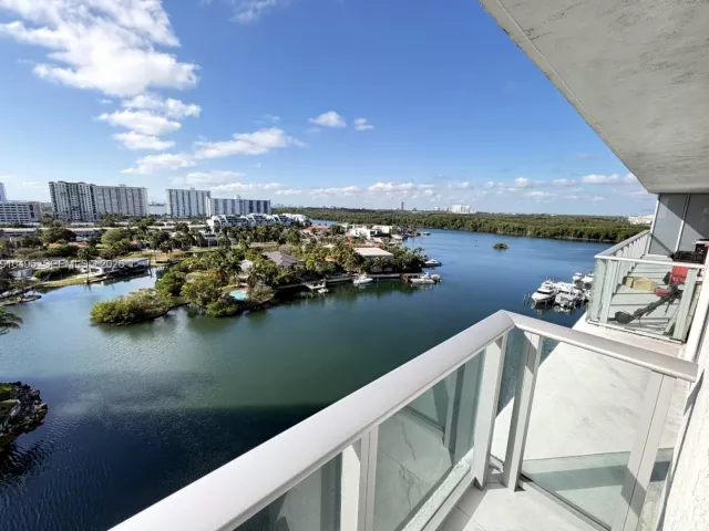 3-bedroom condo for sale in Sunny Isles Beach - 330 Sunny Isles Blvd 5-1008 - MondialRealty