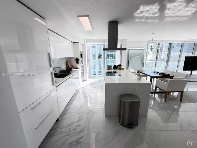 3-bedroom condo for sale in Sunny Isles Beach - 330 Sunny Isles Blvd 5-1008 - MondialRealty