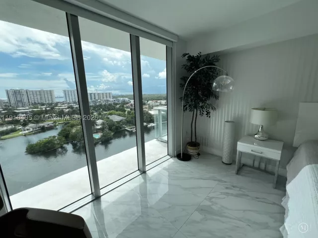 3-bedroom condo for sale in Sunny Isles Beach - 330 Sunny Isles Blvd 5-1008 - MondialRealty