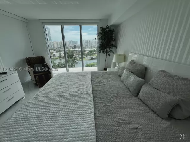 3-bedroom condo for sale in Sunny Isles Beach - 330 Sunny Isles Blvd 5-1008 - MondialRealty