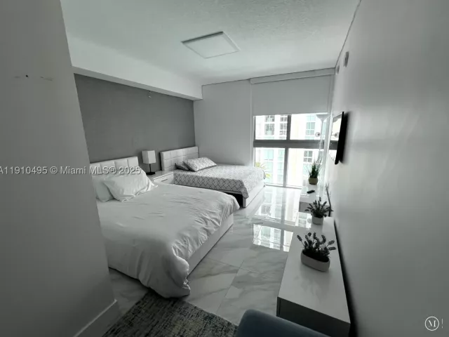 3-bedroom condo for sale in Sunny Isles Beach - 330 Sunny Isles Blvd 5-1008 - MondialRealty