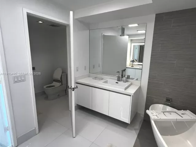 3-bedroom condo for sale in Sunny Isles Beach - 330 Sunny Isles Blvd 5-1008 - MondialRealty
