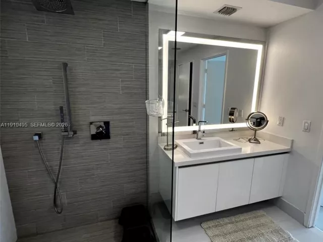 3-bedroom condo for sale in Sunny Isles Beach - 330 Sunny Isles Blvd 5-1008 - MondialRealty