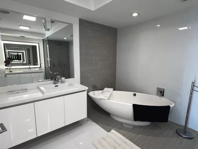 3-bedroom condo for sale in Sunny Isles Beach - 330 Sunny Isles Blvd 5-1008 - MondialRealty