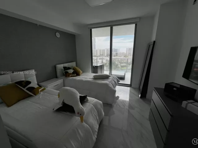 3-bedroom condo for sale in Sunny Isles Beach - 330 Sunny Isles Blvd 5-1008 - MondialRealty