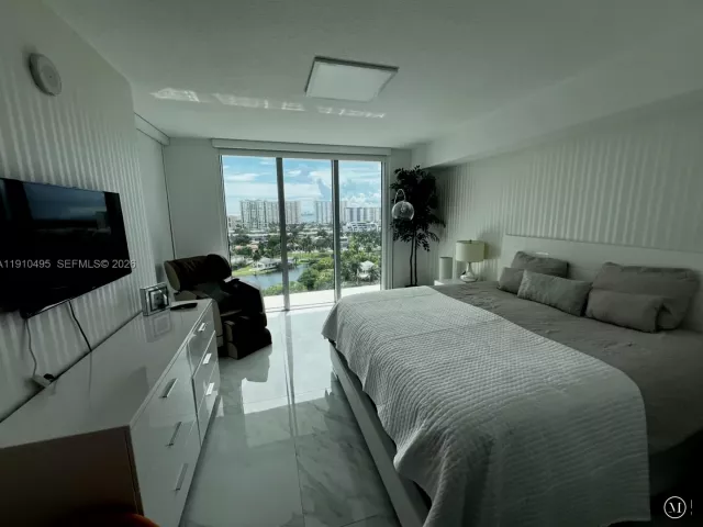 3-bedroom condo for sale in Sunny Isles Beach - 330 Sunny Isles Blvd 5-1008 - MondialRealty