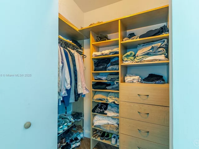 2-bedroom condo for sale in Miami - 350 S Miami Ave 3914 - MondialRealty