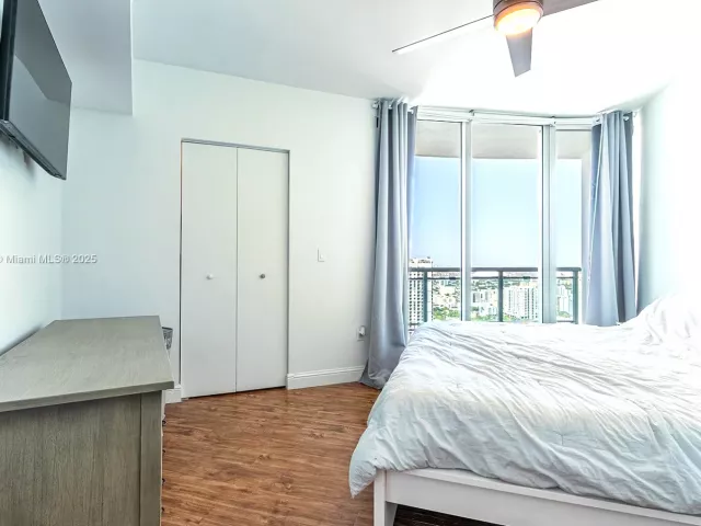 2-bedroom condo for sale in Miami - 350 S Miami Ave 3914 - MondialRealty