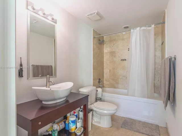 2-bedroom condo for sale in Miami - 350 S Miami Ave 3914 - MondialRealty