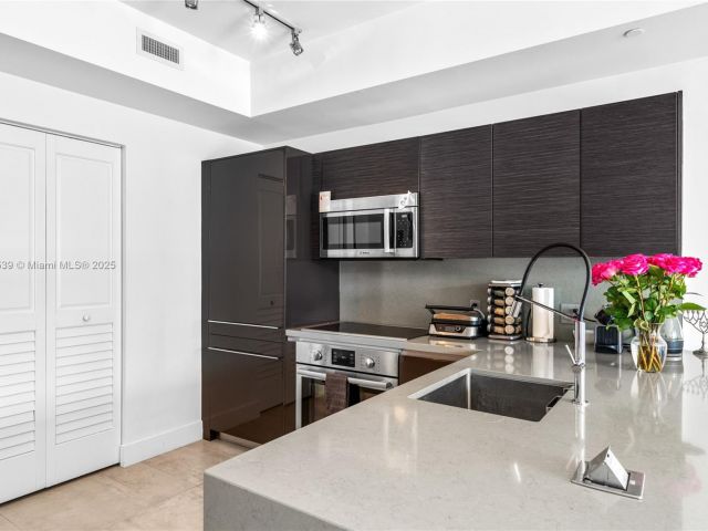 Apartment for sale  Unit #1502 - photo 6768469